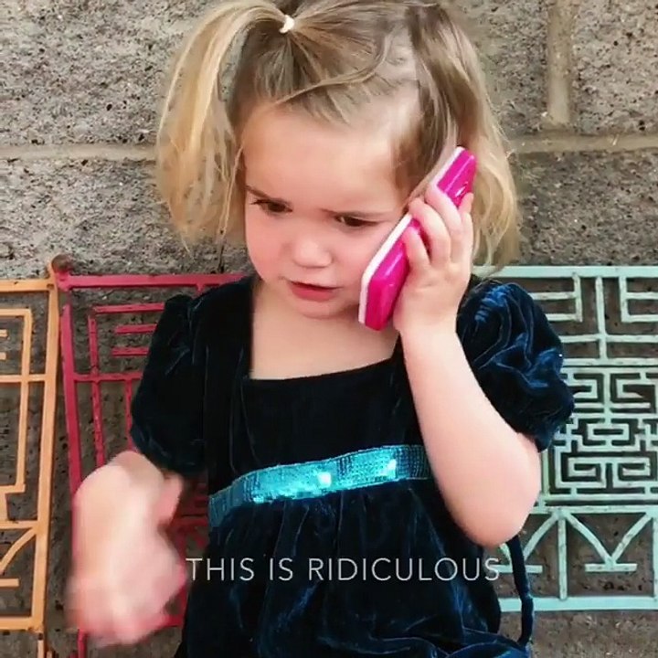 طفلة لم تتجاوز السنتين تنهي علاقتها بصديقها  الخائن: رأته في الحديقة مع أخرى