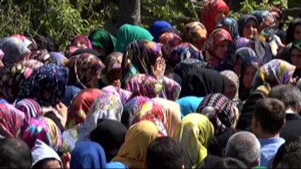 Cami Göçüğünde Hem Eşini Hem Babasını Kaybetti, Cenazede Gözyaşları Sel Oldu