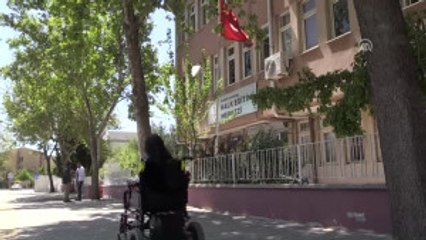 Hastalığına Inat "Okullu" Oldu