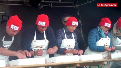 Le Guilvinec (29). Décorticage de langoustines : 4'33" les 100 pour Elisabeth Le Cossec