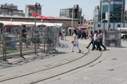 Taksim Meydanı Bariyerlerle Kapatıldı
