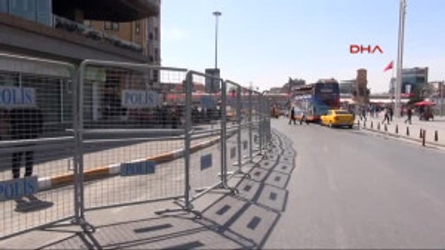 Taksim Meydanı Bariyerlerle Kapatıldı