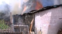 Çocukların Sokakta Yaktığı Ateş 6 Kişilik Aileyi Kül Ediyordu