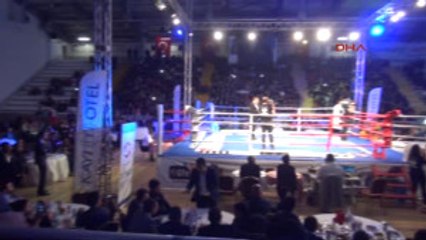 Kick Boksta Zafer Kazandı