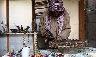 Pria Ini Ciptakan Karya Seni dari Senjata Bekas