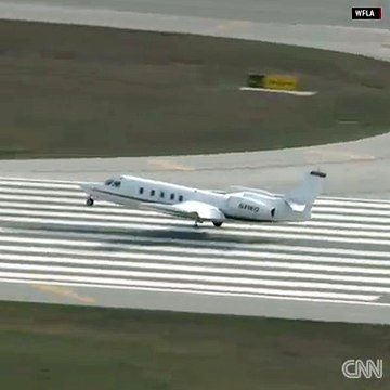 Florida'da Acil İniş Yapan Bir Ucaktaki 4 Yolcu Yara Almadan Kurtulduu