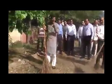 PM Modi's Swacch Bharat Abhiyan mocked by Haryana minister Krishan Bedi