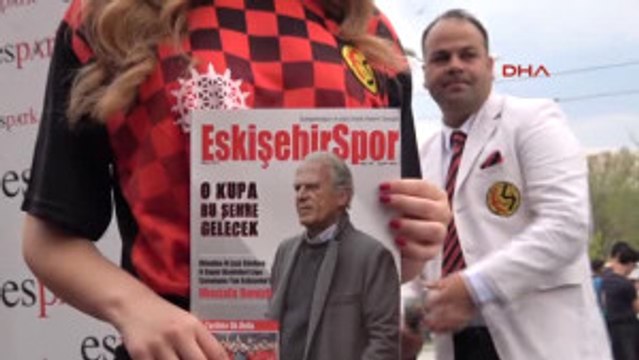 Eskişehirspor Teknik Direktörü Mustafa Denizli Ile Futbolcular Imza Gününde