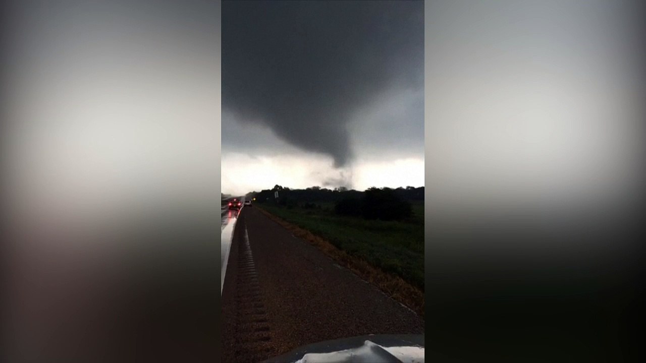 Horrifying moment a killer tornado in Texas approaches