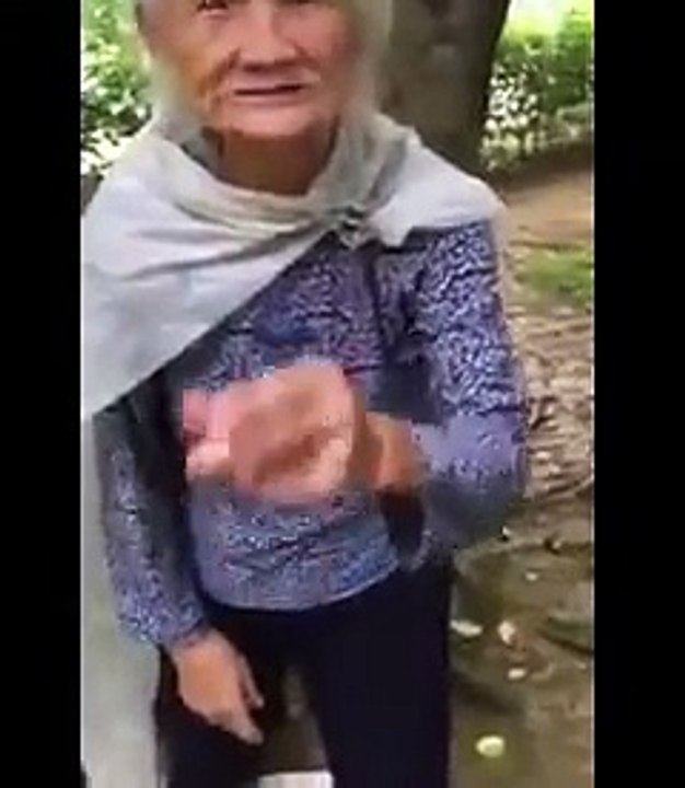 97 yo woman can climb on tree like youth