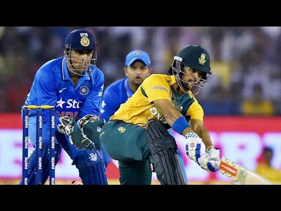 Cuttack Shame : Fans throw bottles on Indian players after they lost to South Africa in T20