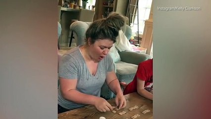 Surprise! Kelly Clarkson finds out she's going on a girls' trip -
