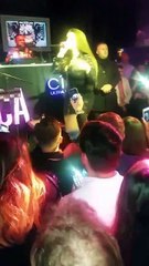 Enca i paska bere zbor palestres ,me sakte fastfood-it   (joke) hahaha .Serio... hd