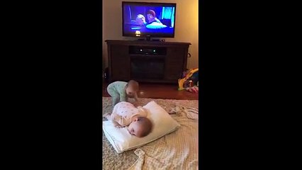 Des jumeaux recréent leur scène préférée de la Reine des Neiges