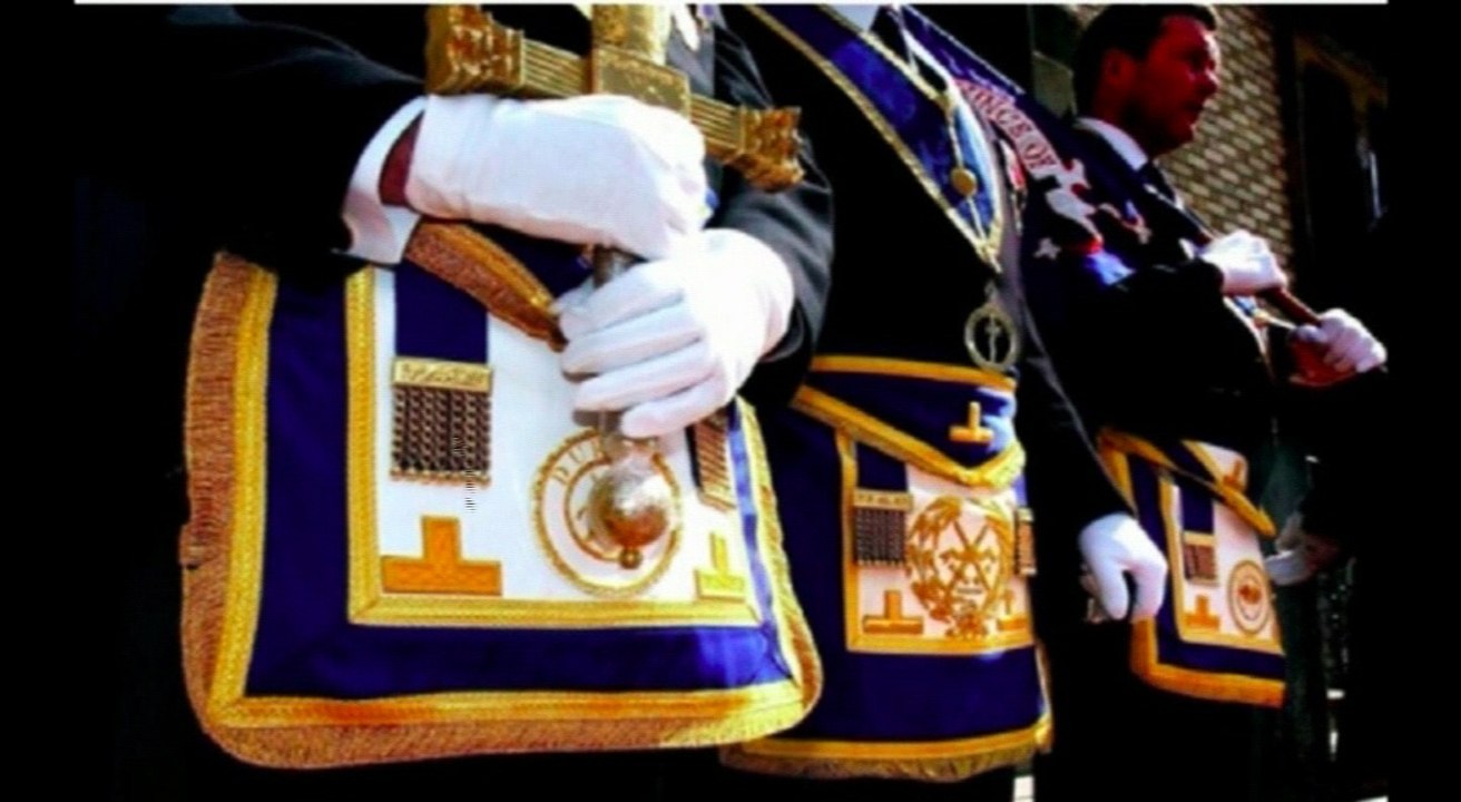 Göbekli Tepe'de de Nemrud harabelerinde de çok sayıda masonik sembol vardır. Göbekli Tepe bir mason mabedi idi.