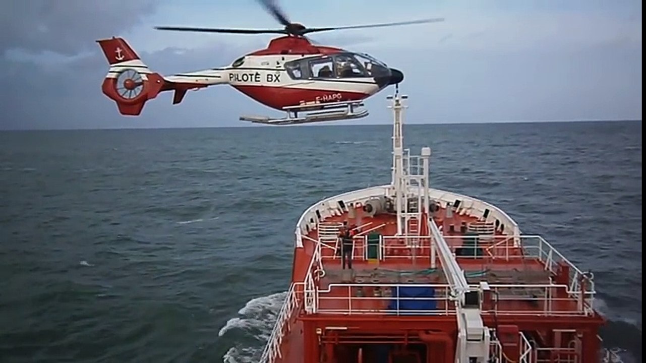 TOP 10 EXTREME HELICOPTERS! Incredible landings, takeoffs, aerobatics, flybys and amazing choppers!!