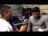 Abner Mares is too fast! Cuts his own finger during shadowboxing - EsNews boxing
