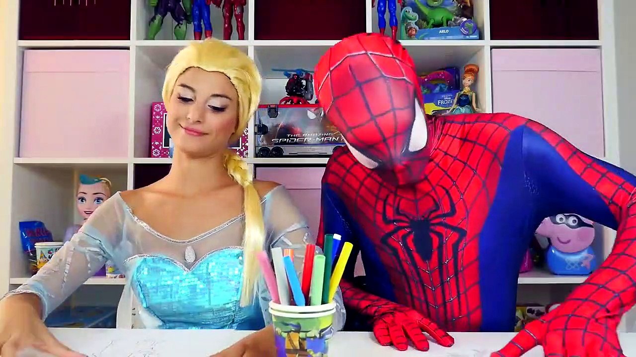 Spiderman vs Frozen Elsa Drawing candy challenge w_ Kinder Surprise Eggs, Fun Superhero-PzDZG9Wo