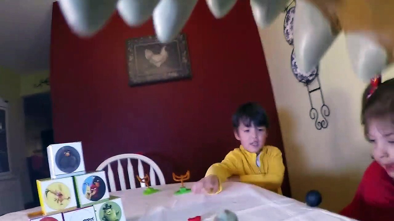 DINOSAUR Eats ANGRY BIRDS Toys and Angry Birds Candy _ Kids Playing Videos Toy Pals TVwLWbRtA