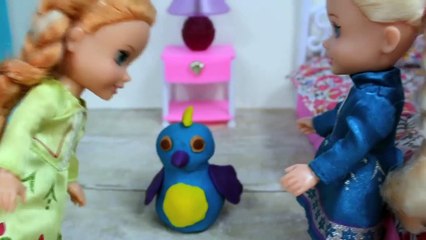 Anna And Elsa Toddlers Hatchimal Afraid Of Toilet Monster! - Elsa And Anna-a93Jpas3