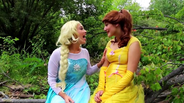 Frozen Elsa & Spiderman POOL KISS! w_ Pink Spidergirl Joker Anna Catwoman PRANK! Superhero Fun -)-cwIMf
