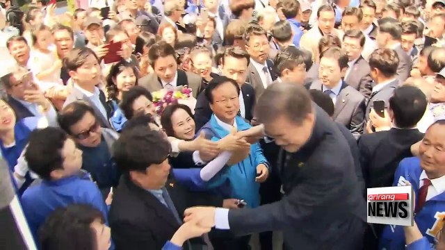 Korea's presidential front-runner maintains strong lead, conservative rival gains ground