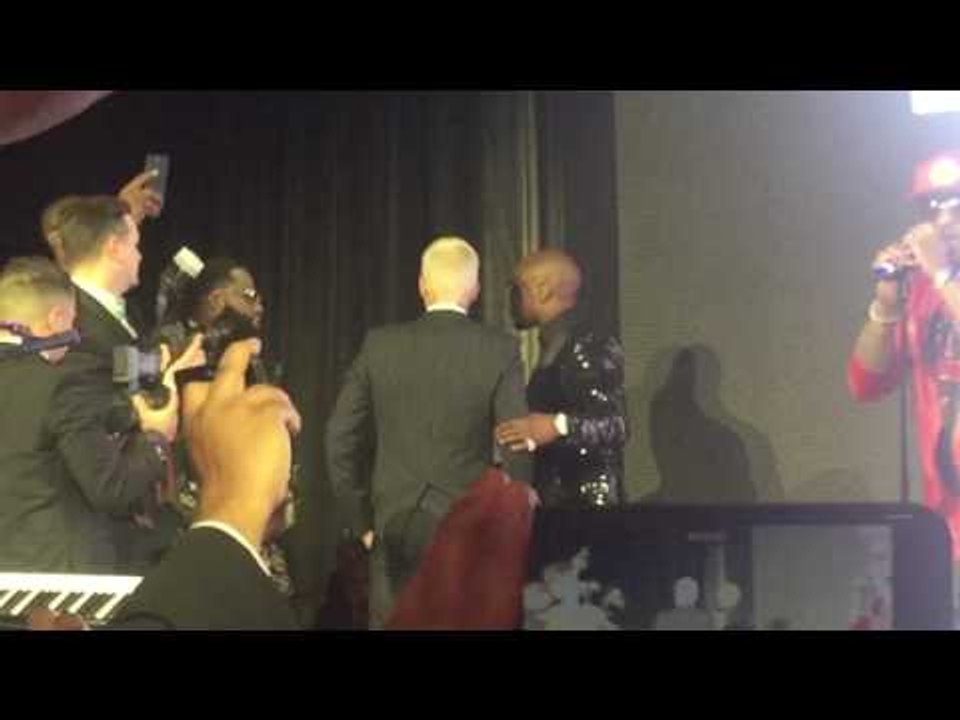 Floyd Mayweather Justin Bieber Adrien Broner Chillin At His Bday Bobby Brown On Stage