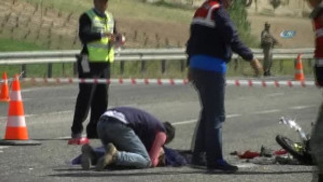 Kamyonet ile Motosiklet Çarpıştı: 1 Ölü