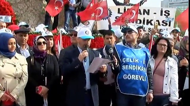 Hak-İş'ten Taksim'de Horonlu Kutlama