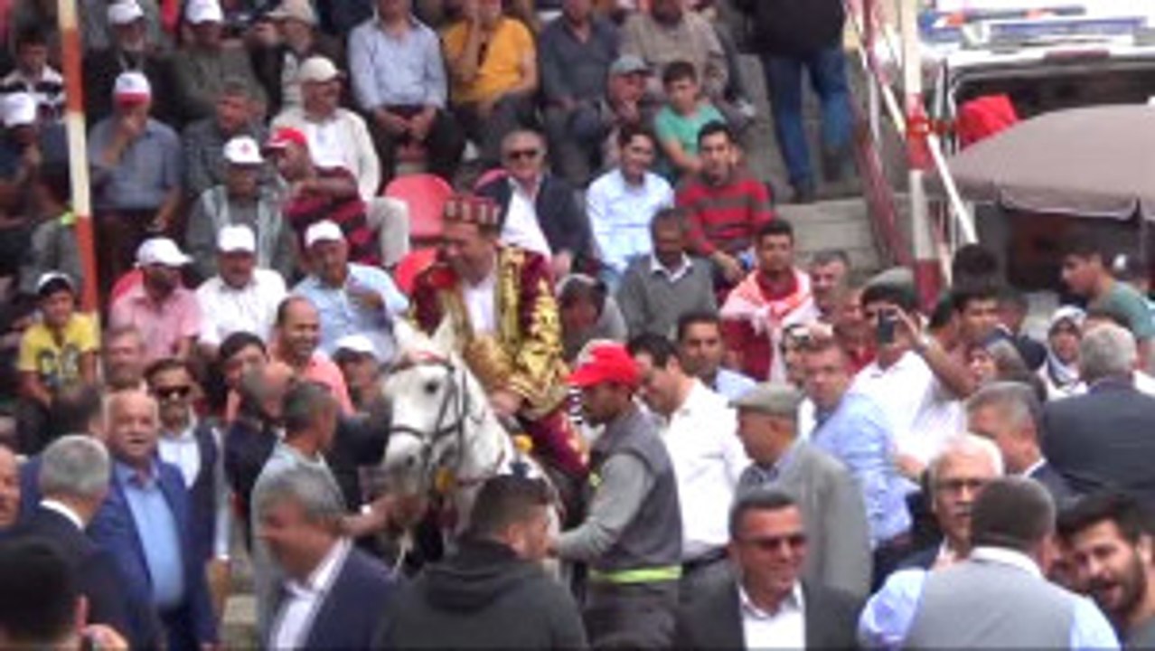 Antalya -Kumluca Güreşlerinde Orhan Okulu Üçüncü Kez Başpehlivan Oldu