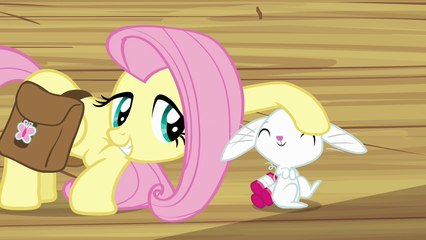 Fluttershy Leans In (Chinese Subtitled; 中文字幕)