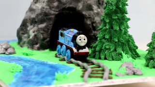 CHOO CHOO... Thomas the TRAIN CAKE!!-6c9t
