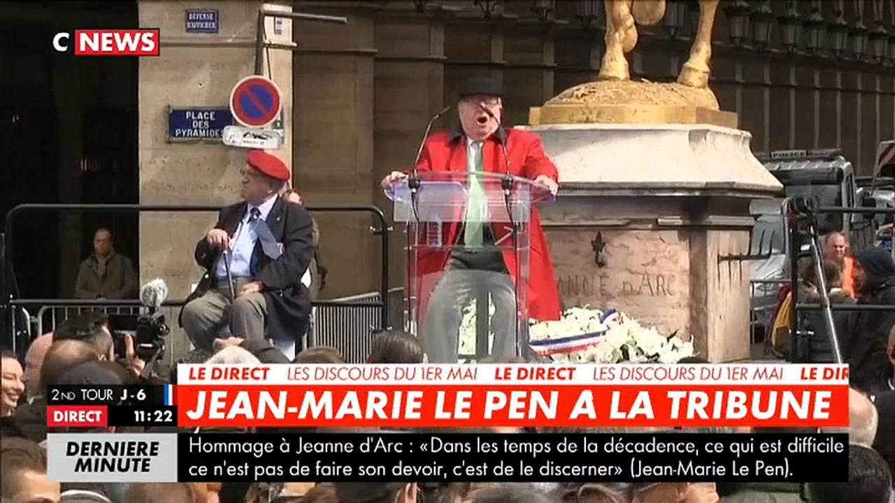 Le chant de Jean-Marie Le Pen pour meubler pendant son discours du 1er mai