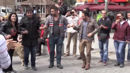 Beşiktaş'ta Oturma Eylemi Yapan Gruba Müdahale