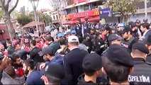 1 Mayıs'ta İzmir Marşı söyleyen gruba yaka paça gözaltı