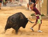 ESTE VÍDEO PUEDE DAÑAR SU SENSIBILIDAD - SUSTOS Y COGIDAS  bullfighting festival Crazy bull attack people #315