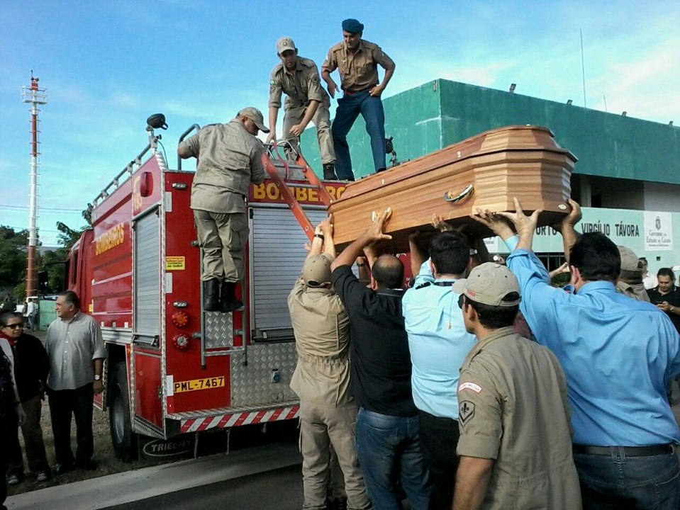 Corpo do cantor Belchior chega ao Ceará para velório e sepultamento.