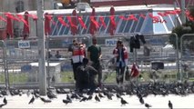 Taksim Meydanı Bu Yıl da Güvercinlere Kaldı