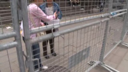 Çöp Diye Atılan Pet Şişe Kapaklarını Umut Olmak İçin Topladılar