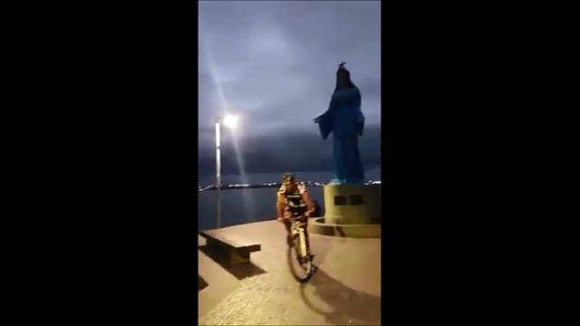Vídeo mostra invasão de ratos no pier de Iemanjá, em Vitória