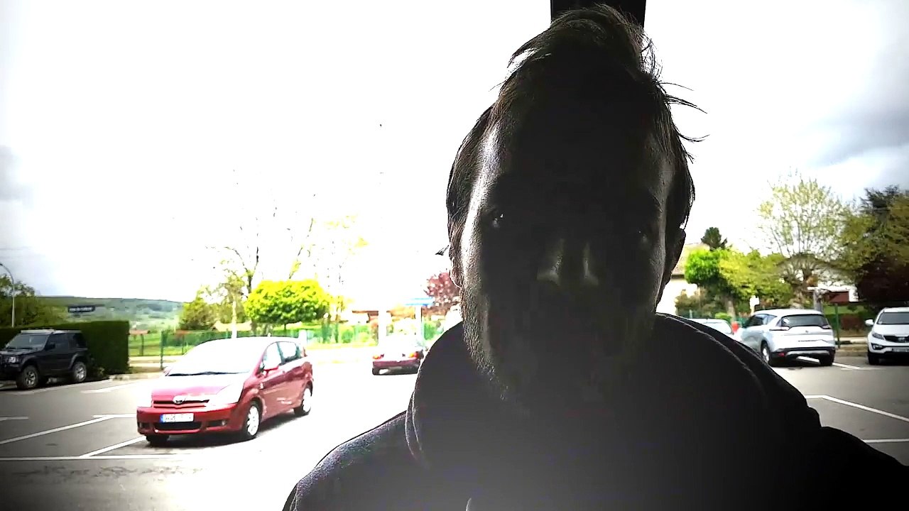 PROPOSEZ MOI VOS TRICKS ET JE RELÈVE LE DÉFI ! SKATE CHALLENGE EPISODE 1 ( Fakie Bigspin Heelflip )