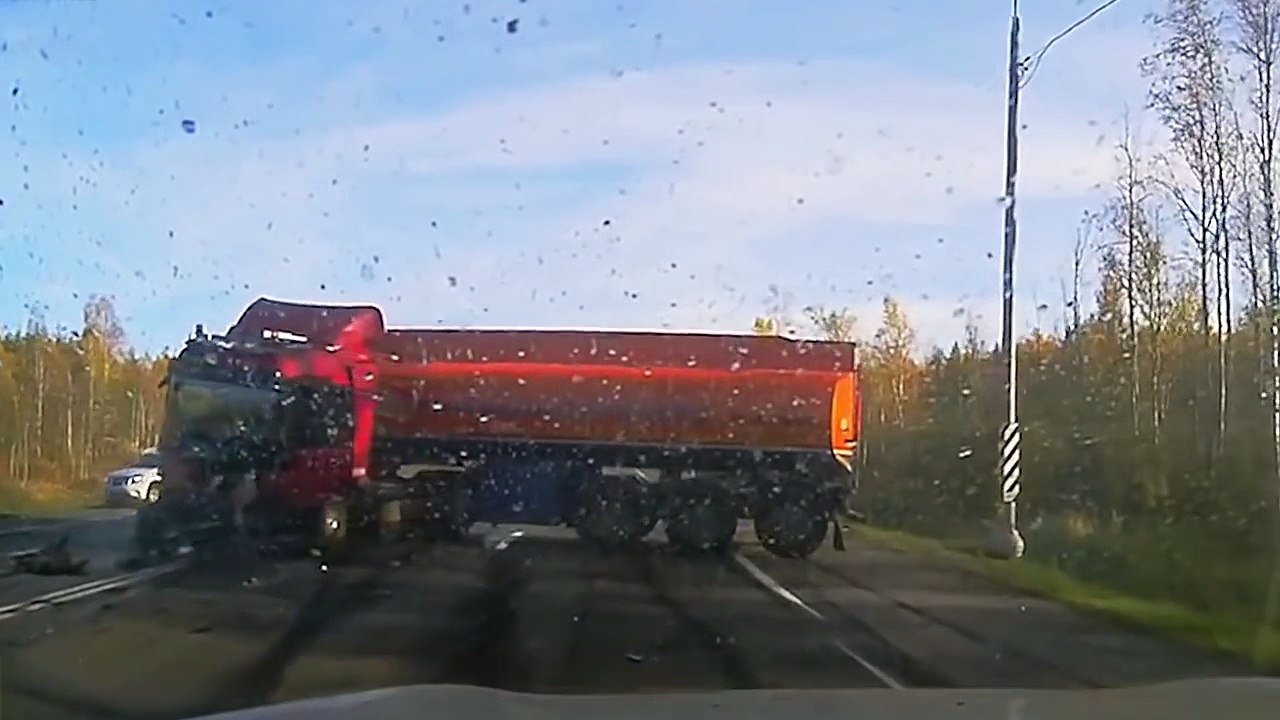 Ultimate Retardet Drivers Fails, Extreme Driving Fails And Sounds December 2016