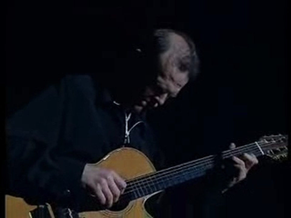 Jacques Pellen, le grand avec une guitare