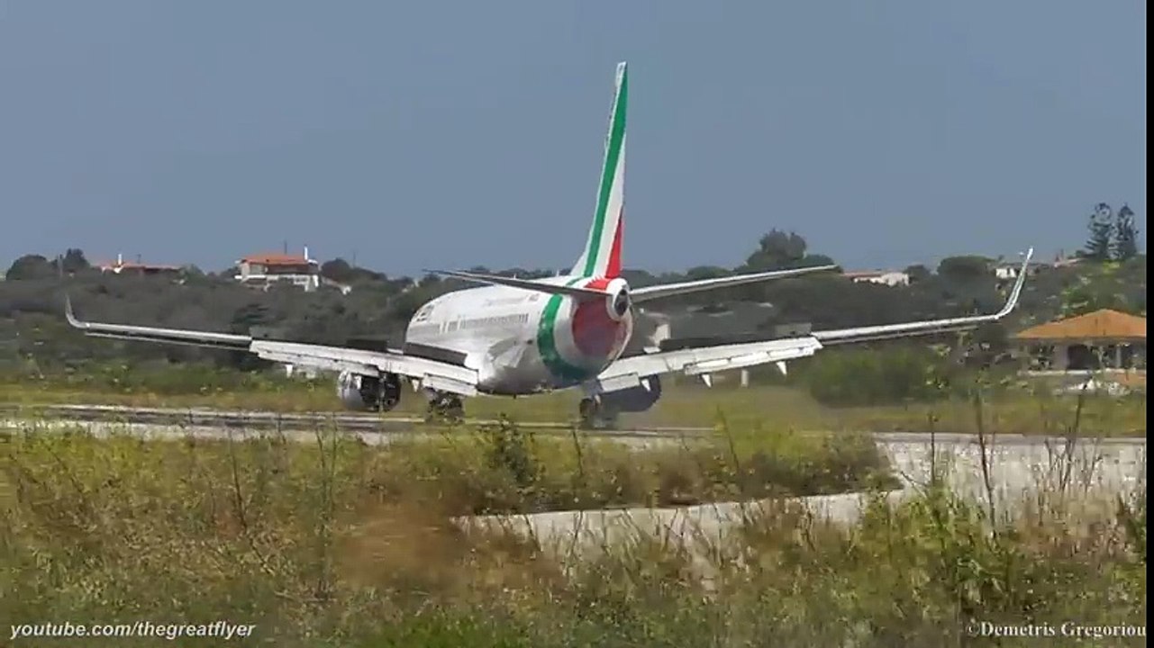 LOWEST 737 LANDING EVER! @ Skiathos, the second St Maarten - Air Italy 737-8BK crazy pilot!