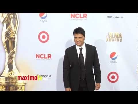 Luis Fonsi ALMA Awards 2012 Arrivals
