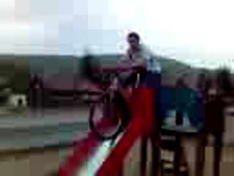 Moi qui dessend du tobogan en velo lol