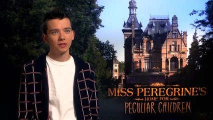 Download Video: Ella Purnell & Asa Butterfield - Miss