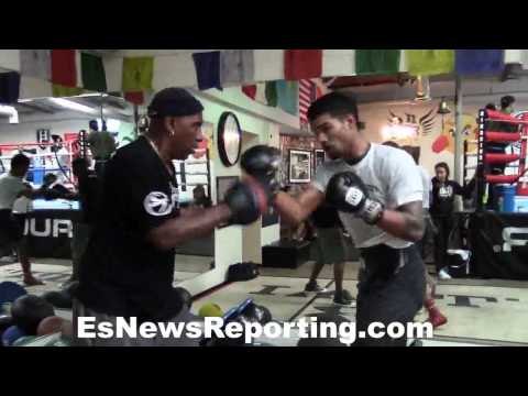 WOW Shane Mosley jr KILLING mitts after sparring - EsNews Boxing