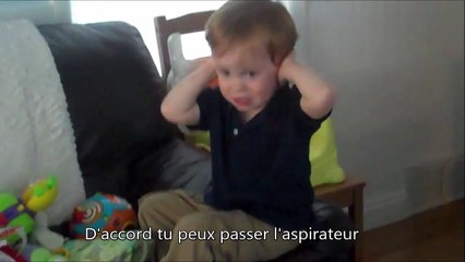 Quand ton fils est terrifié par l'aspirateur... Le pauvre!