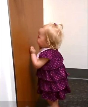 Kardeşi Olacağını Öğrenen Minik Kız Çıldırdı